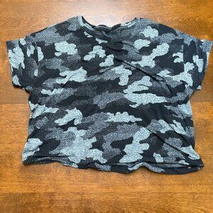 Lululemon camo cropped tee